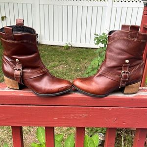 Clarks boots size 7